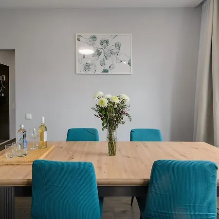 Chic & Cozy In The Heart Of Апартаменти