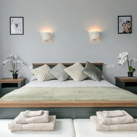 Apartment Chic & Cozy In The Heart Of *